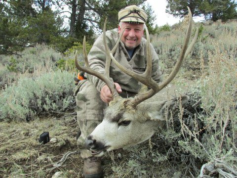 elk hunting, mule deer hunting, elk hunt wyoming, deer hunt wyoming, hunt wyoming private ranches, trophy mule deer, trophy elk, guided hunt wyo