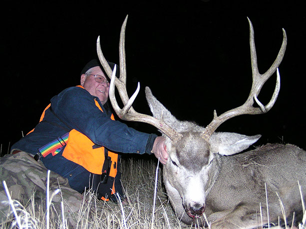 elk hunting, mule deer hunting, elk hunt wyoming, deer hunt wyoming, hunt wyoming private ranches, trophy mule deer, trophy elk, guided hunt wyo