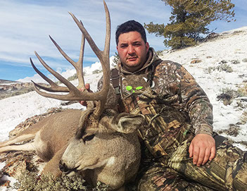 elk hunting, mule deer hunting, elk hunt wyoming, deer hunt wyoming, hunt wyoming private ranches, trophy mule deer, trophy elk, guided hunt wyo